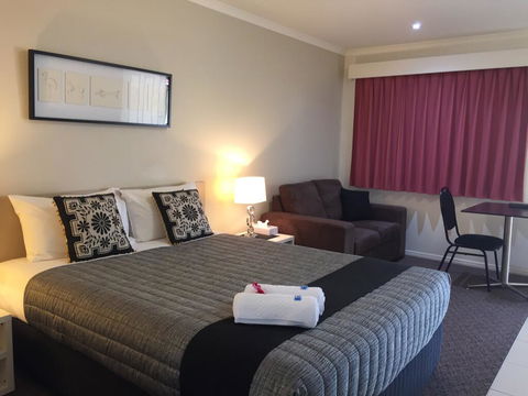 Chinchilla White Gums Motor Inn - Pubs and Clubs 0
