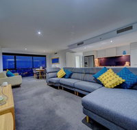 Circle on Cavill 37th Floor Ocean and River Views - Pubs and Clubs