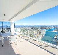 Circle On Cavill 52nd Floor Spacious Skyhome Apartment - Pubs and Clubs