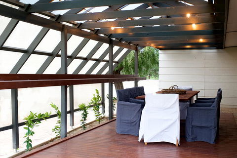 Cirillo Guest House - Pubs and Clubs 1