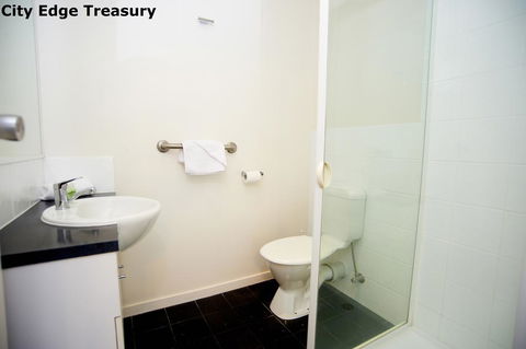 City Edge East Melbourne Apartment Hotel - Pubs and Clubs 3