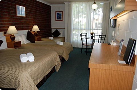 City Gardens Motel - Go Out 2