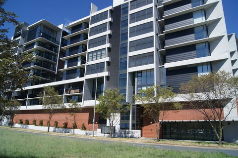 CityStyle Executive Apartments - BELCONNEN - Pubs and Clubs 3