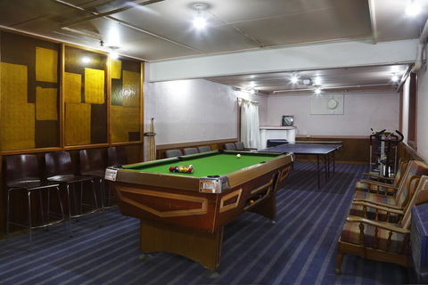 Clarendon Motel And Guesthouse - Pubs and Clubs 1