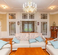 Classic 5 Beds Mt Dandenong Resort - Pubs and Clubs