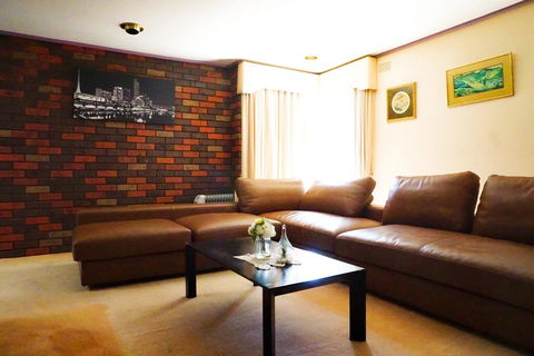 Classic Double Brick Garden House - Pubs and Clubs 3