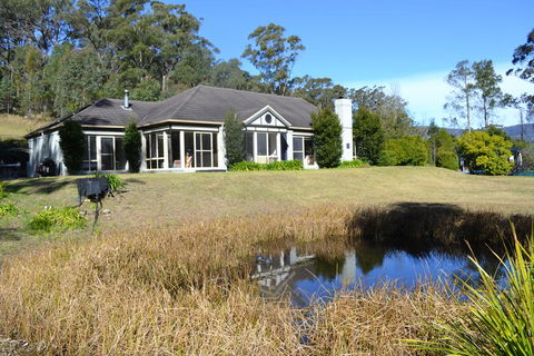 Clerevale Vacation Home - Pubs and Clubs 0
