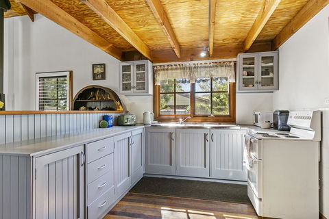 Clervaux Cottage - Pubs and Clubs 3