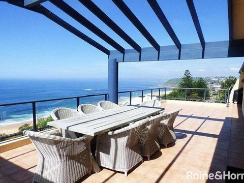 Cliff View - 62 Forresters Beach Road - Pubs and Clubs 0