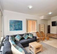 Close to Jimmys Beach - Pubs and Clubs