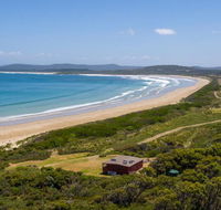 Cloudy Bay Cabin - Pubs and Clubs