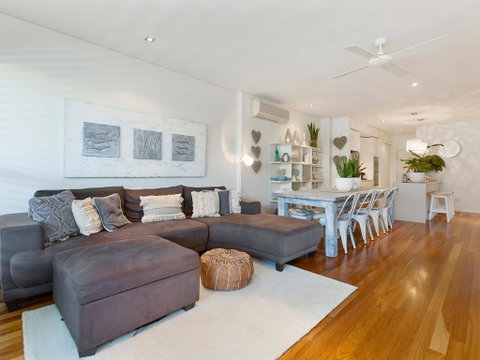 COASTAL CHIC @ CASUARINA - Pubs and Clubs 3