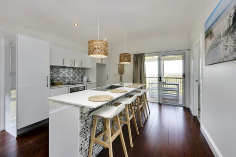 Coastal Hideaway - Pubs and Clubs 1