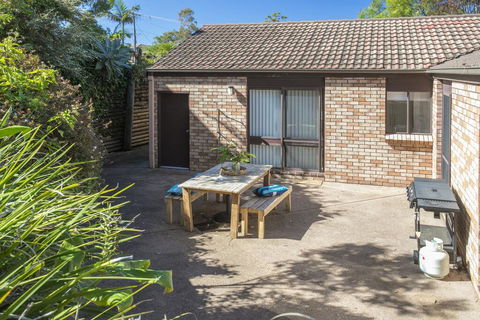 Coastal Hideaway - Pubs and Clubs 1