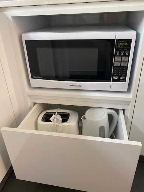 Coastal Motel - Pubs and Clubs 1