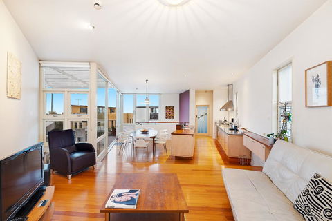 Coastal Penthouse At Coogee Beach - Pubs and Clubs 1