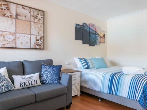 Coasters 23 - Pubs and Clubs 0