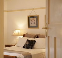 Cobb  Co Court Boutique Hotel - Pubs and Clubs