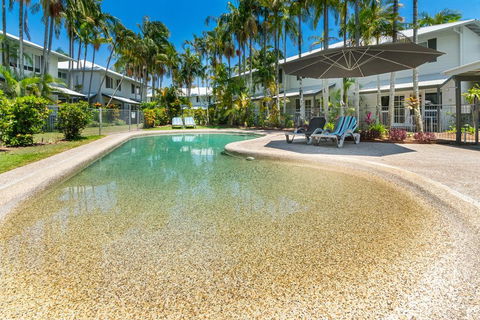 Coco Bay Resort - Pubs and Clubs 2