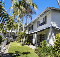 Coco Bay Resort - Pubs and Clubs