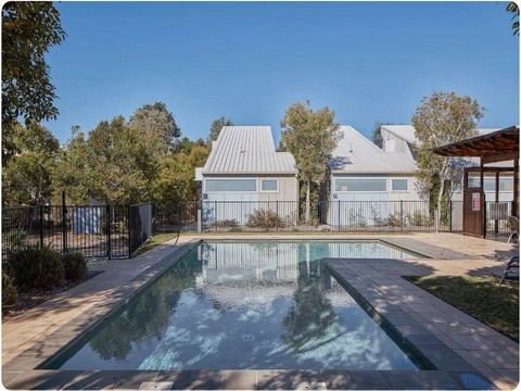 COCOMO VILLA - Pubs and Clubs 2