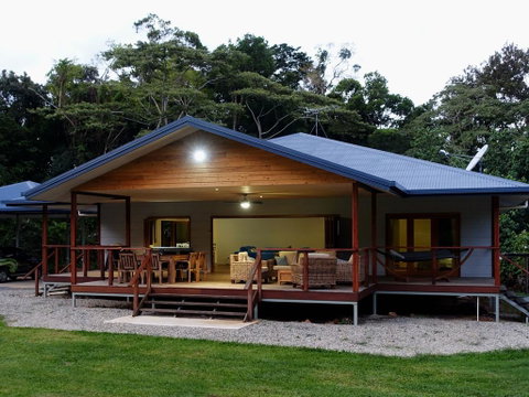 Coconut Beach House - Pubs and Clubs 0