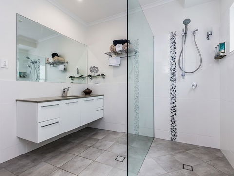 Coconut Blue Front - Palm Cove - Pubs and Clubs 2