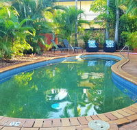 Coconut Grove Holiday Apartments - Pubs and Clubs