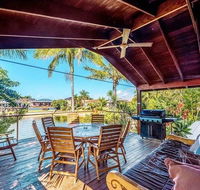 Coconut Grove Holiday House - Pubs and Clubs