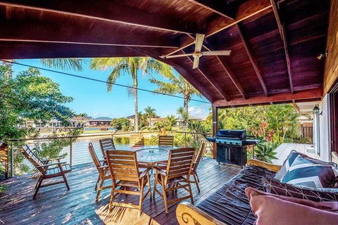 Coconut Grove Holiday House - Pubs and Clubs 0