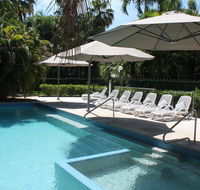 Cocos Beach Bungalows - Pubs and Clubs