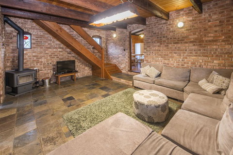 Coleys Beach House Yallingup - Pubs and Clubs 3