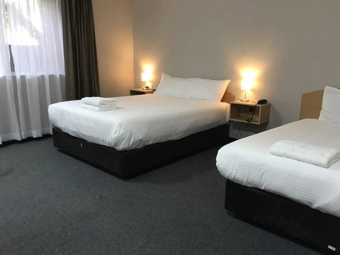 Colonial Motel Richmond - Go Out 2