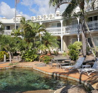 Colonial Palms Motor Inn - Go Out