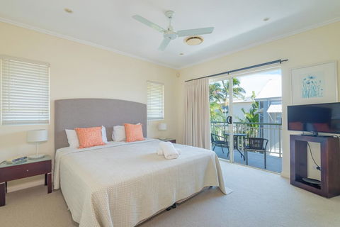 Colonial Resort Noosa - Pubs and Clubs 3