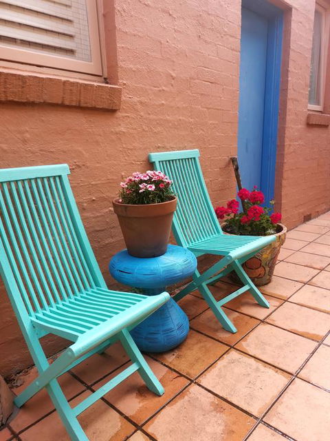Colourful Creative Artist House Glen Waverley - Pubs and Clubs 3