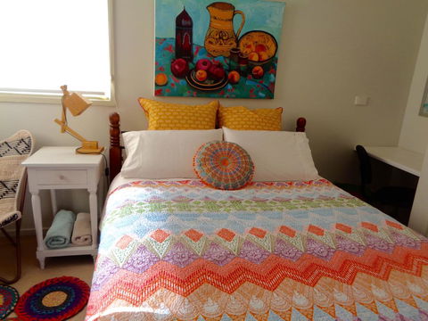 Colourful Creative Artist House Glen Waverley - Pubs and Clubs 0