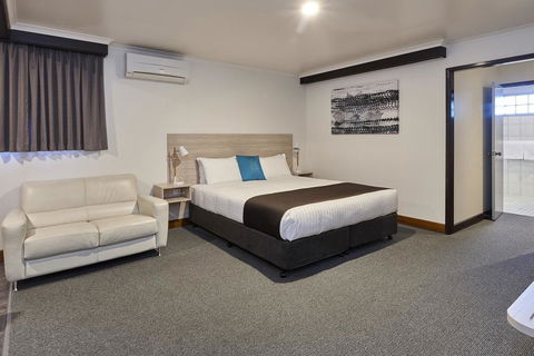 Comfort Hotel Olde Tudor - Pubs and Clubs 3