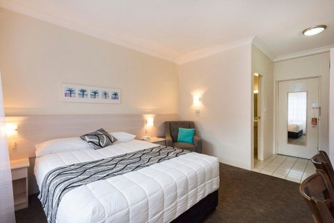Comfort Inn All Seasons - Go Out 3
