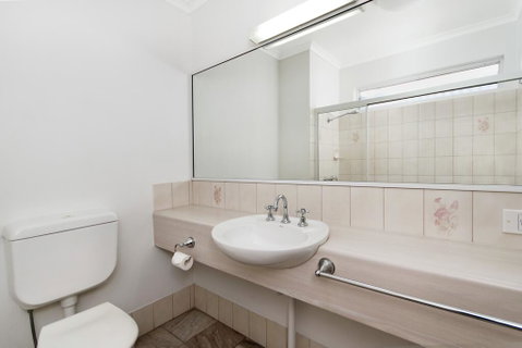 Comfort Inn Cairns City - Pubs and Clubs 1