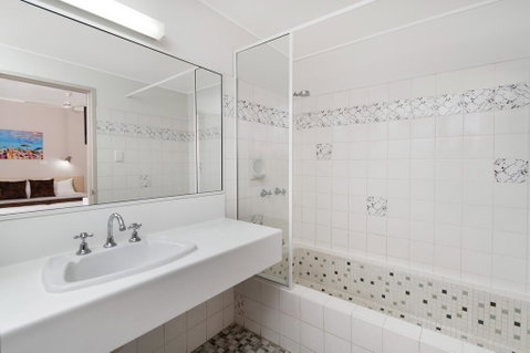 Comfort Inn Cairns City - Pubs and Clubs 2