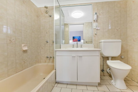 Comfort Inn Cairns City - Pubs and Clubs 3