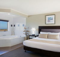 Comfort Inn on Raglan - Go Out