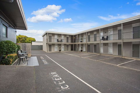 Comfort Inn Western - Go Out 1