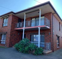 Comfortable Bedroom in Bentleigh East - Pubs and Clubs