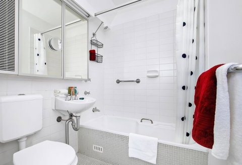 Comfortable Coastal Living Plus Parking - Go Out 2