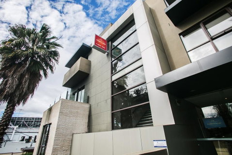 Comfy Kew Apartments - Go Out 0