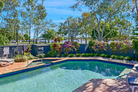 Como Noosa - Pubs and Clubs 2