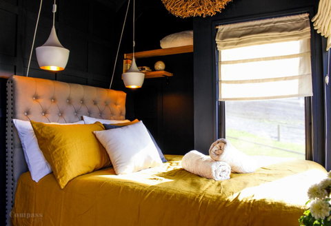 Compass Hut - Pubs and Clubs 1