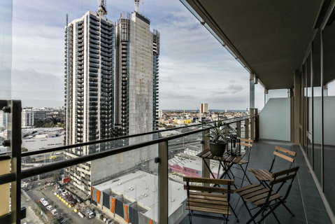 Complete Host Epic Apartments - Go Out 3